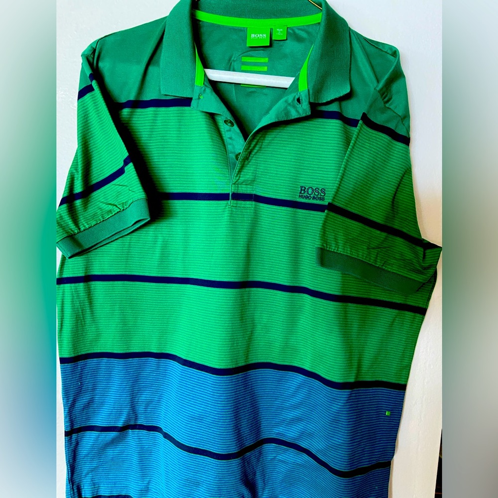 🔥 🔥🔥Boss shirt in med size. Rarely worn. Modern fit. Great buy. 🔥🔥🔥